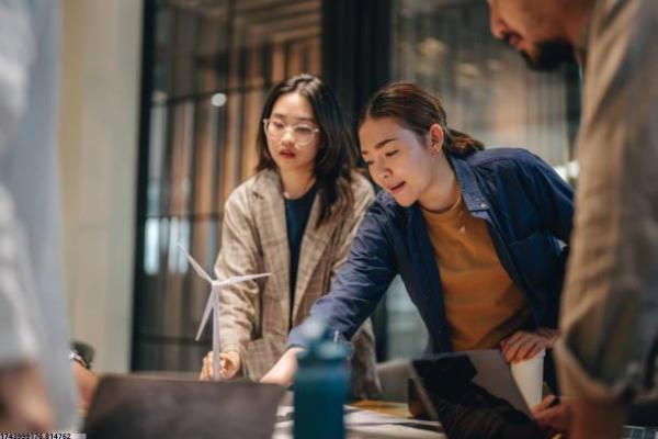 深圳体育馆游泳培训班的师资与课程